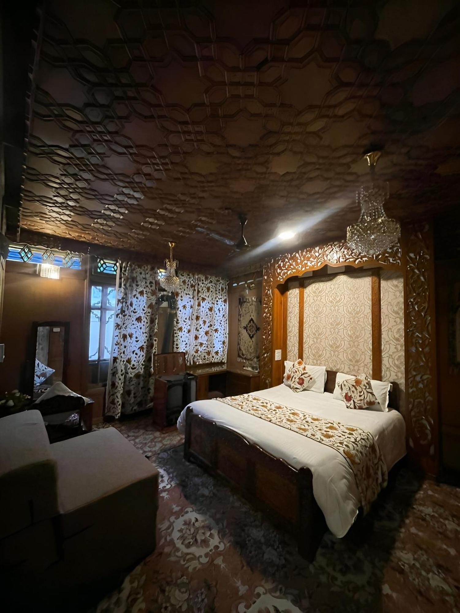 Amina Group Of Houseboats Hotel Srīnagar Exterior foto