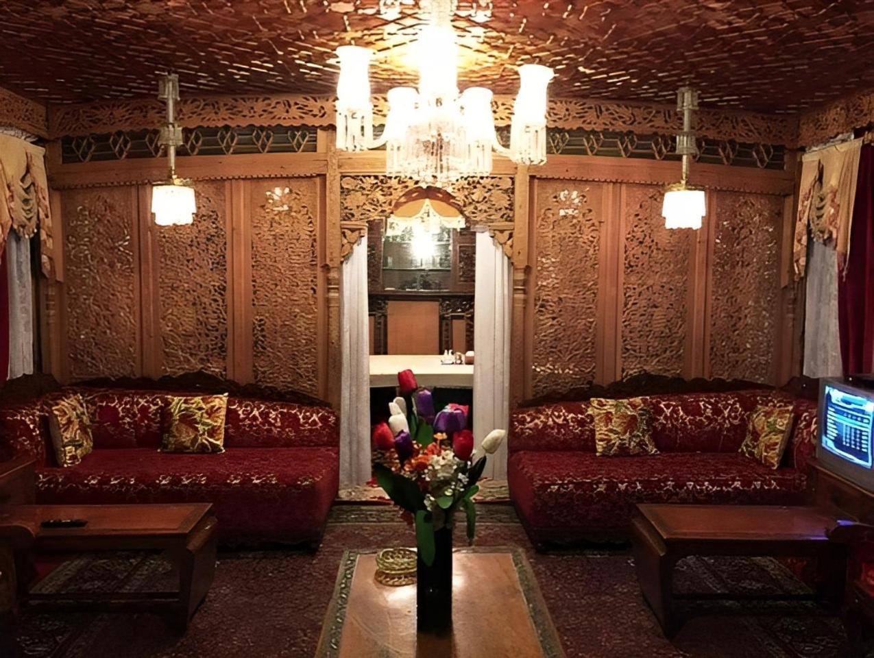 Amina Group Of Houseboats Hotel Srīnagar Exterior foto