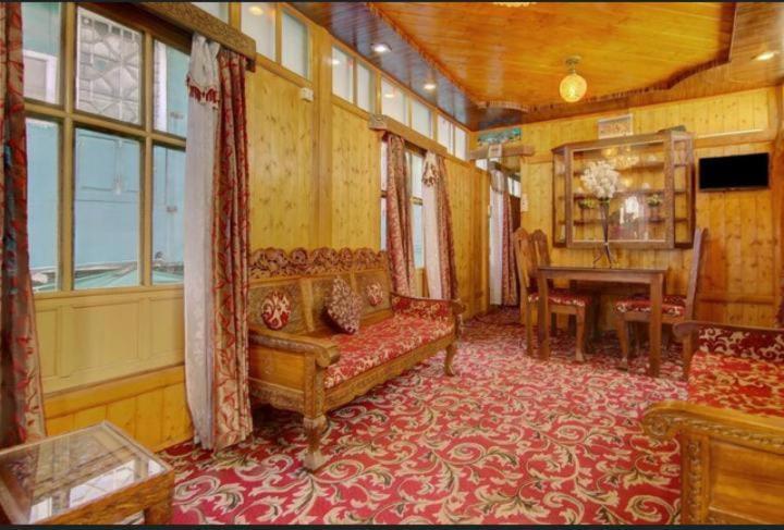 Amina Group Of Houseboats Hotel Srīnagar Exterior foto